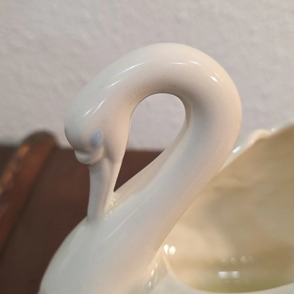 Vintage Holland Mold Swan Ceramic Planter Vase/Candy Dish 7” White  Pearlescent - Picture 7 of 10